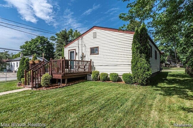 Building Photo - 3800 Elmhurst Ave