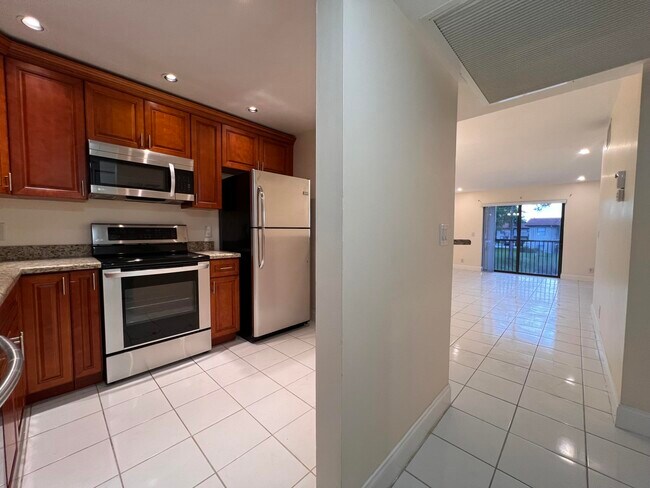 Building Photo - 21911 Lake Forest Cir