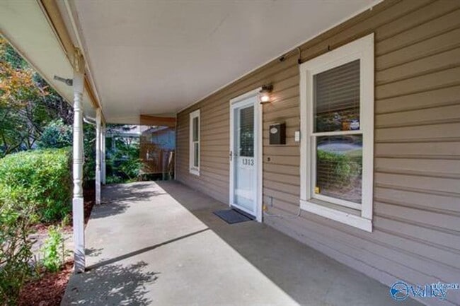 Building Photo - 1313 Wells Ave SE