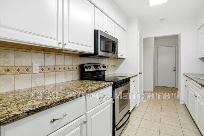 Building Photo - 924 Wisteria Way