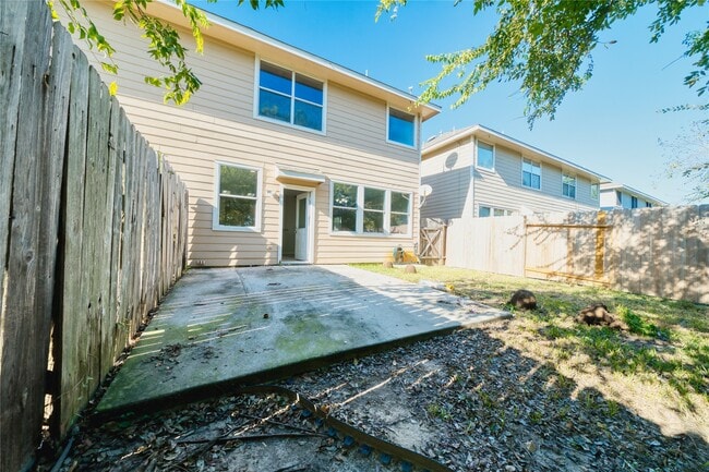 Building Photo - 2907 Hackamore Ln