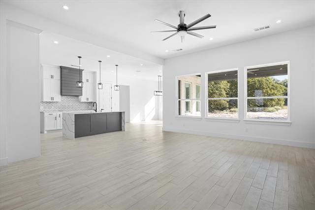 Building Photo - 2057 Glenhollow Dr