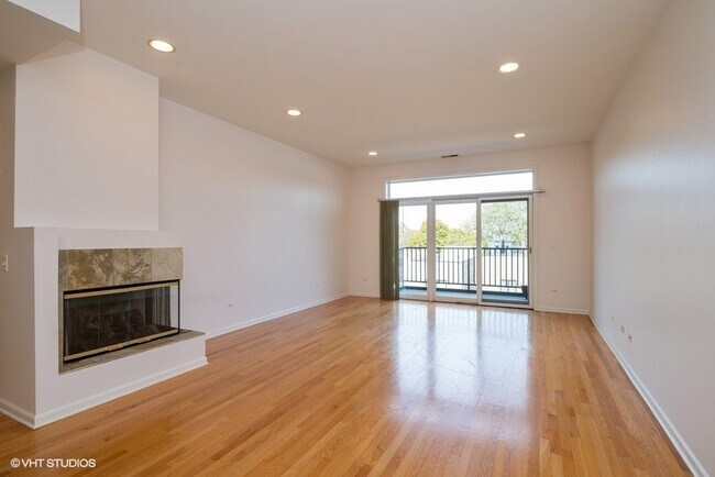 Building Photo - 2040 W Belmont Ave
