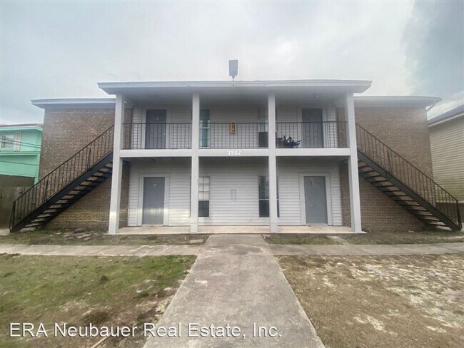 Building Photo - 3902 Wave Ave