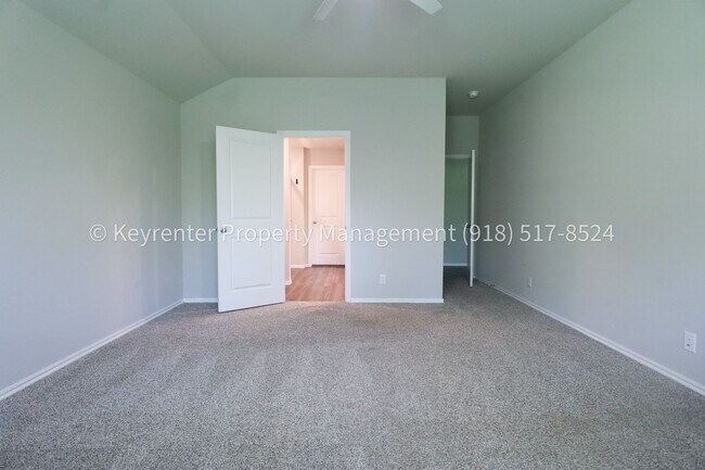 Building Photo - 3313 N 23rd W Ave