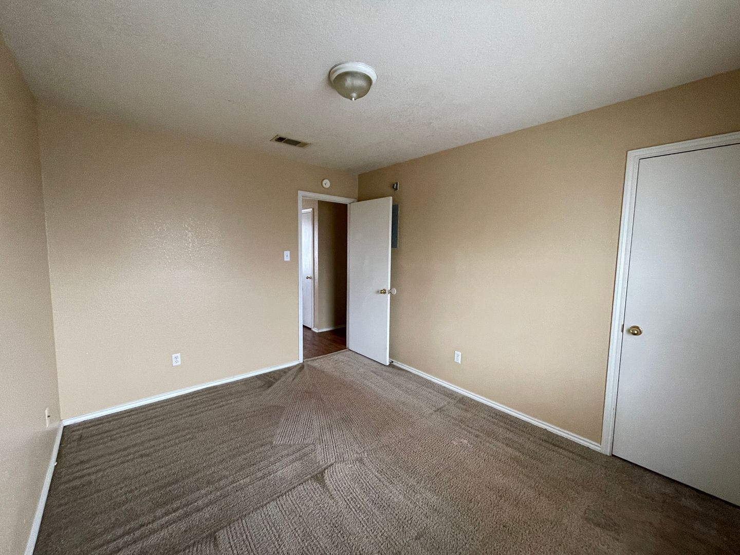 Building Photo - 1603 Cedarhill Dr