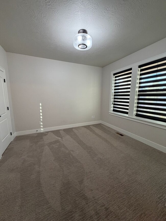 Building Photo - South Meridian Beautiful 4-Bedroom Home with a 3-Car Garage