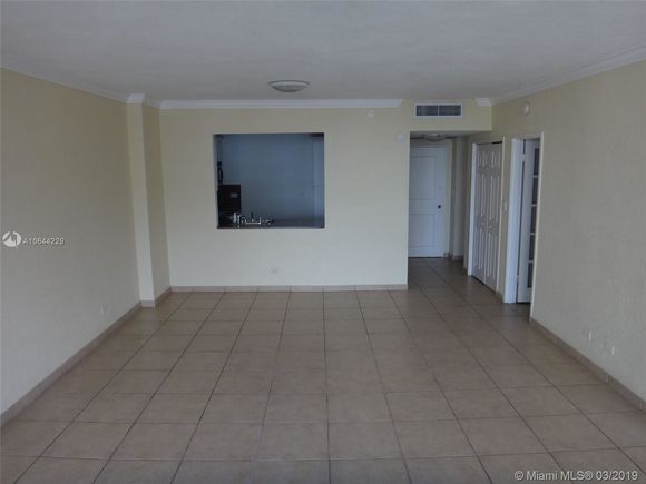 Building Photo - 5601 Collins Ave