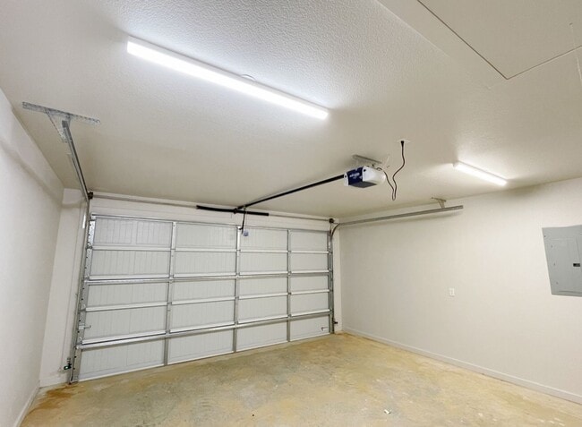 Building Photo - Cozy 3 bed, 2 bath close to City Center