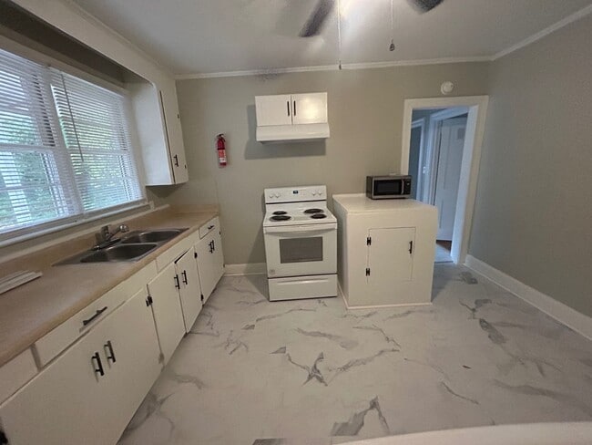 Building Photo - 5105 Middleton St