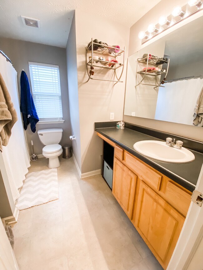 Full Bath - 2525 Central Ave