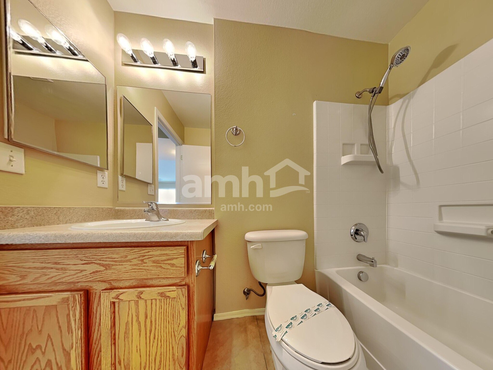 Building Photo - 782 W Calle Ormino