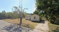 Building Photo - 904 E Austin St