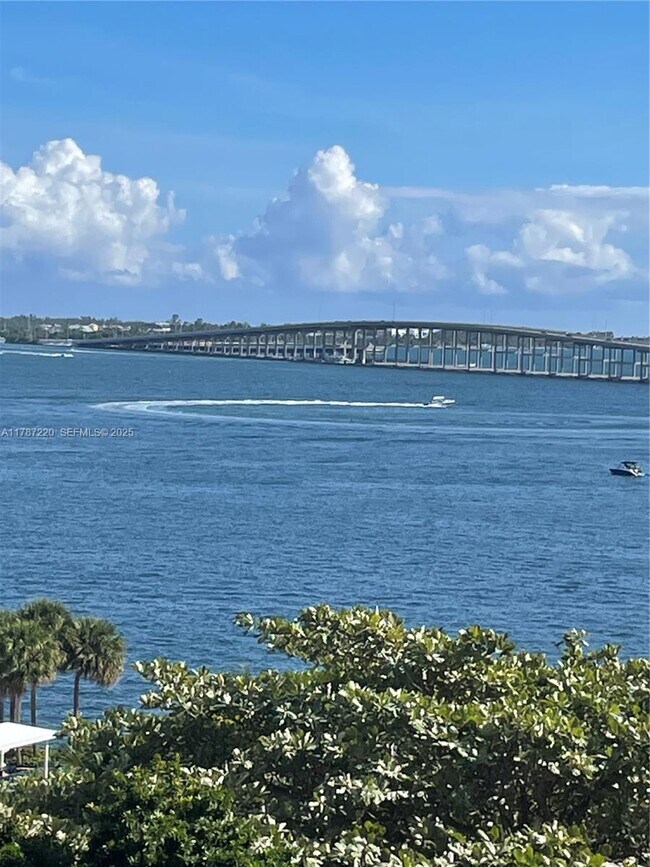 Building Photo - 2101 Brickell Ave