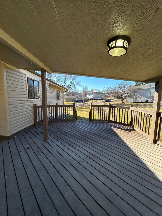 Building Photo - Spacious 3-Bedroom, 1-Bath Home with Garage & Basement in La Vista