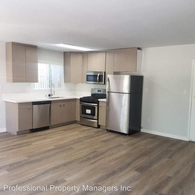 Building Photo - 544 N Hayworth Ave