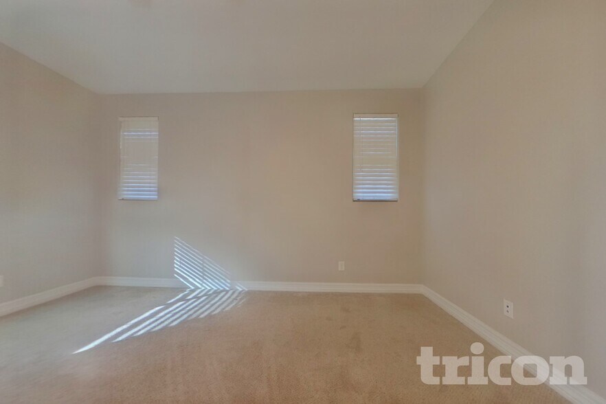 Building Photo - 2467 N 149th Ln