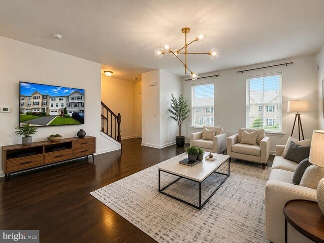 Building Photo - 4811 Hicks Dr