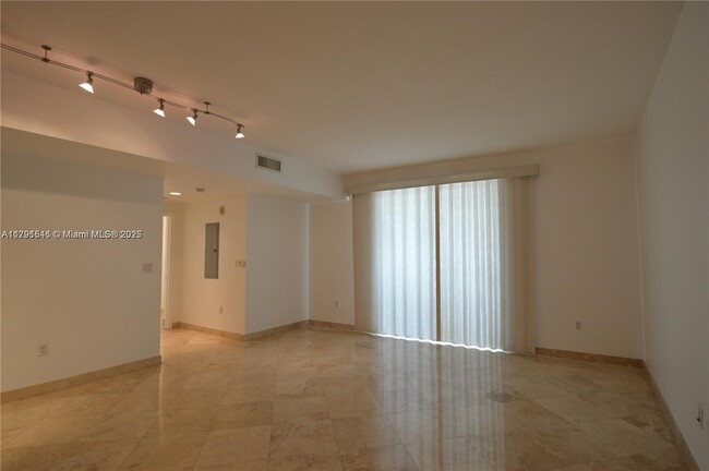 Building Photo - 7275 SW 89th St
