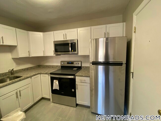 Building Photo - 290 Grove St