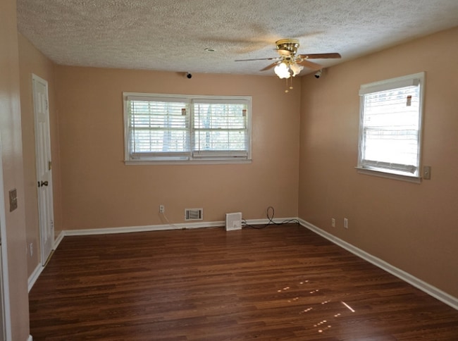 Building Photo - 6116 Evans Dr