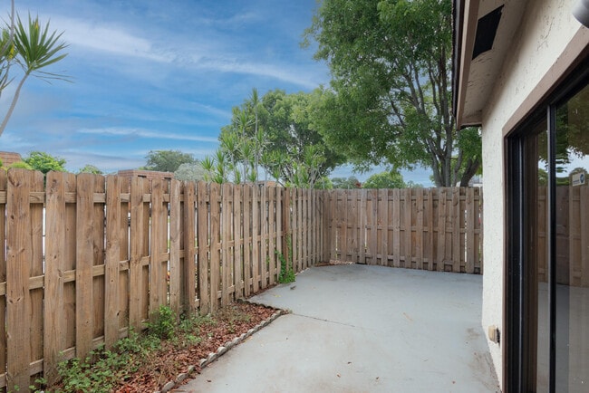 Building Photo - 4135 Palm Bay Cir