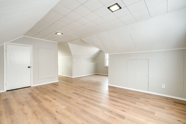 Building Photo - Welcome to a well-maintained 3-bedroom 1-bath home - Willowick, OH 44095