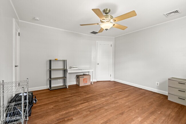 Building Photo - 324 Cedar Ave