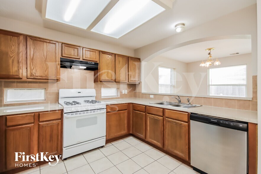 Building Photo - 9131 Sunlit Park Dr