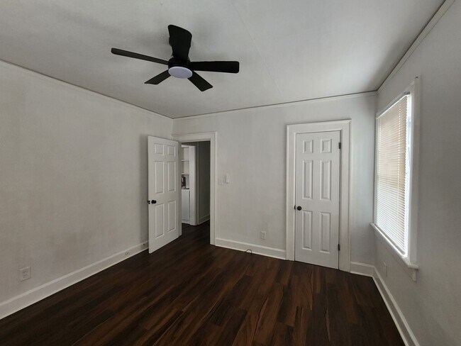 Building Photo - 3 Bedroom 2 Bath with Carport and Fenced Yard in Midtown Columbus