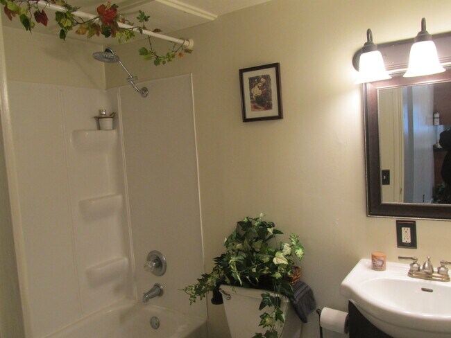 Building Photo - 4705 Burdette St