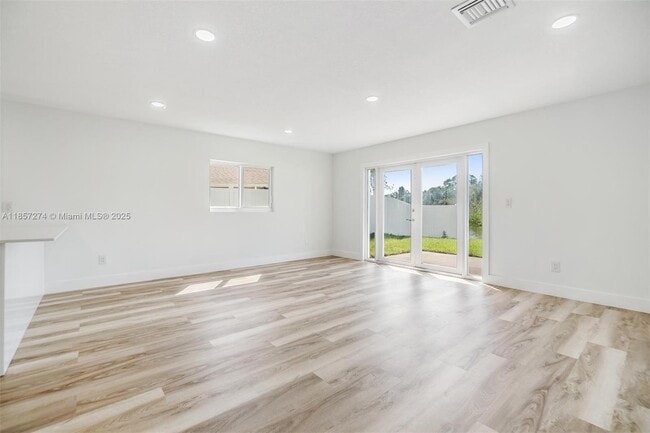 Building Photo - 8705 Tahiti Ln