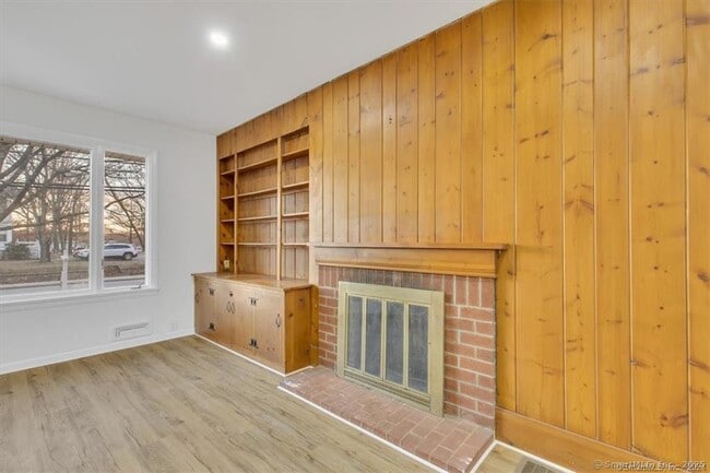 Building Photo - 275 High St