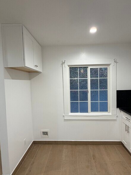 Kitchen widow - 14224 Friar St