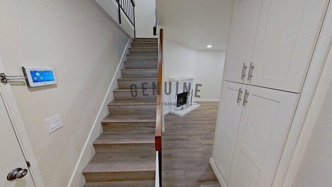 Building Photo - 3 Bedroom Beautifully Upgraded Home in Ana...