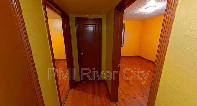 Building Photo - 237 E 21st St