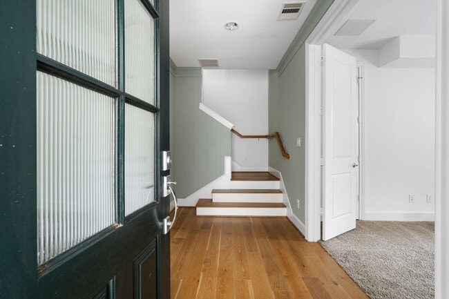 Building Photo - 4014 University Grove St