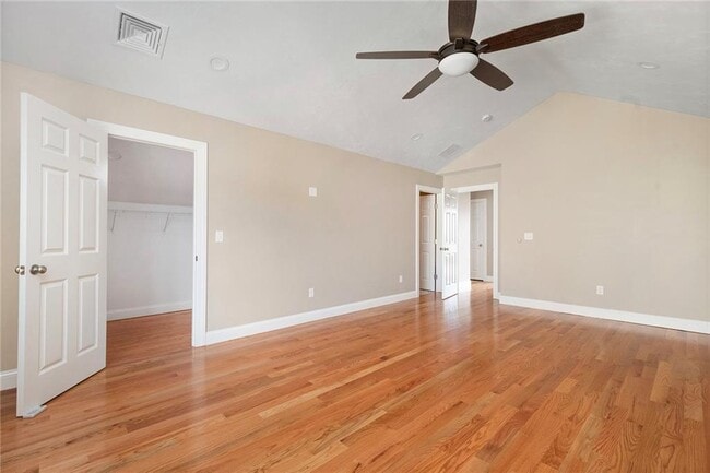 Building Photo - 1401 Hunting Hill Dr