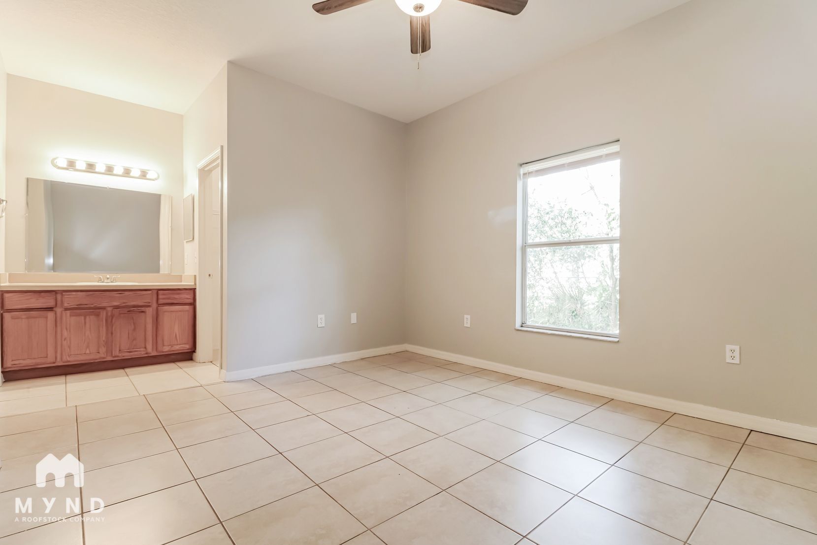 Building Photo - 2218 E Ida St