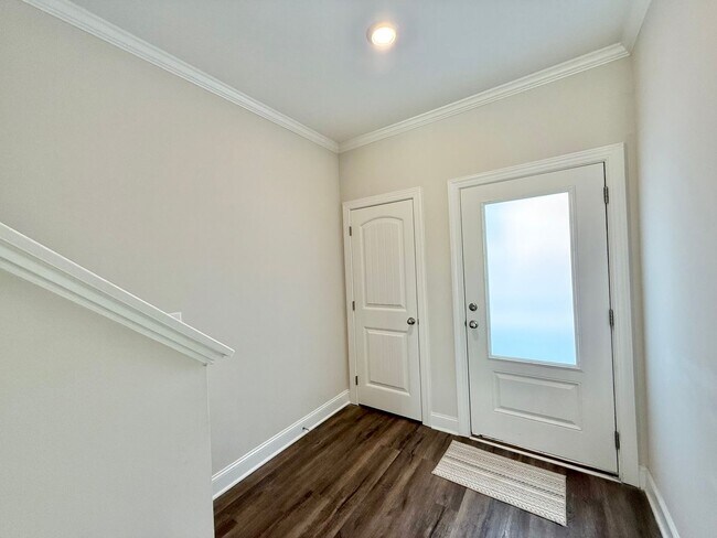 Building Photo - Stunning 3BD, 2.5BA Raleigh Townhome in a ...