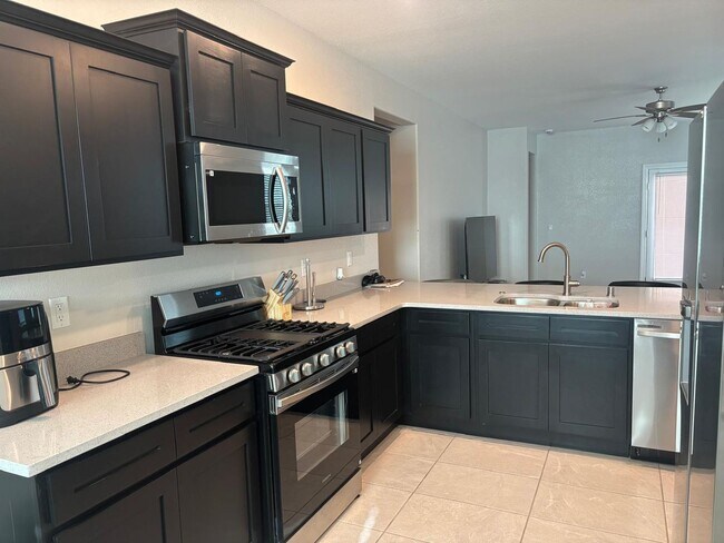 Building Photo - Beatiful Modern Single-Level Living!