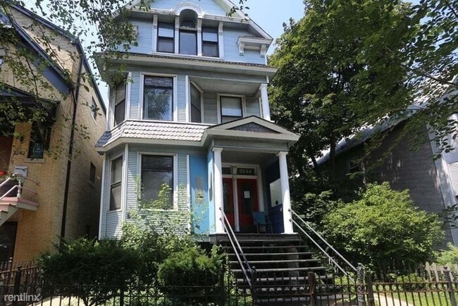 Primary Photo - 3244 N Lakewood Ave