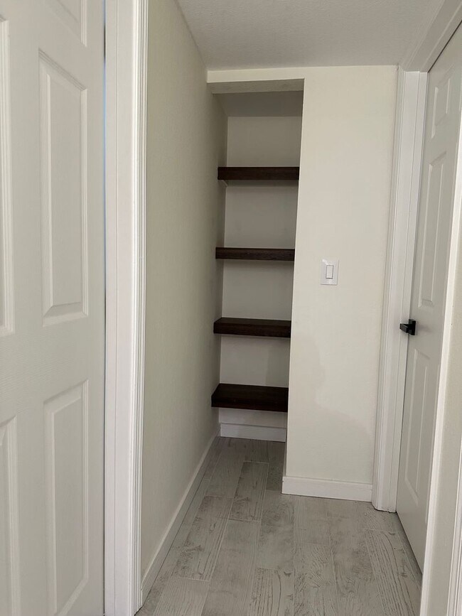 Building Photo - SEASONAL RENTAL - Downtown Sarasota Renovated Waterfront Condo