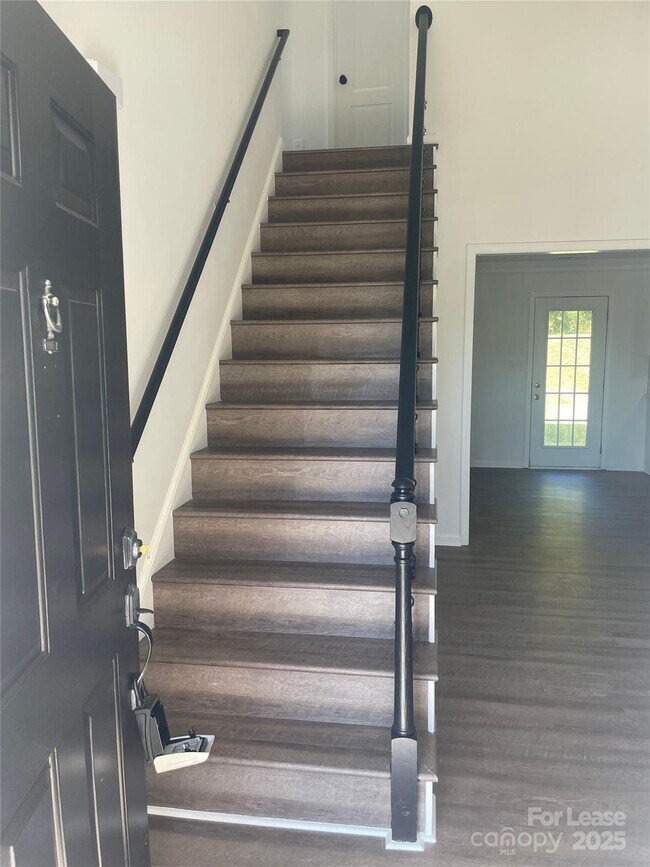 Building Photo - 242 Amir Cir