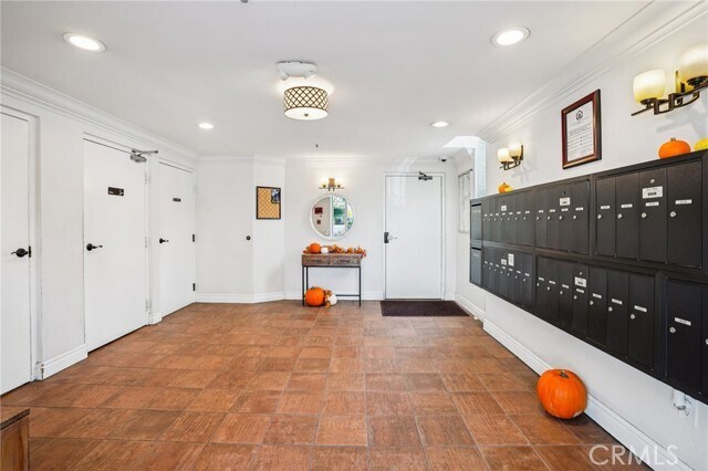 Building Photo - 11162 Camarillo St