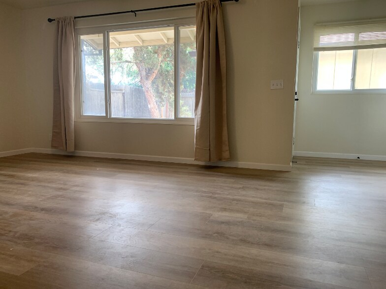 Building Photo - 3009 Lillard Dr