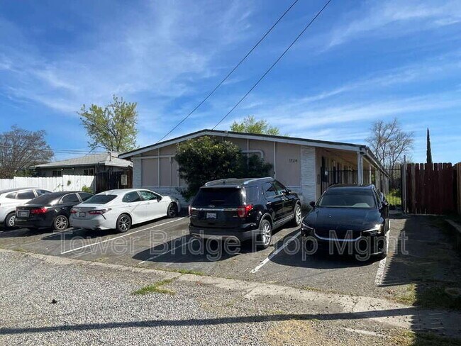 Building Photo - 1724 Wright St