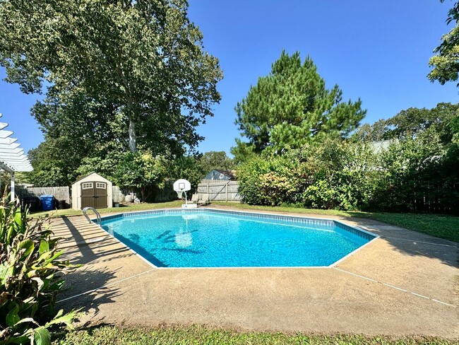 Building Photo - A Birchwood Gardens Pool Home Available 02...