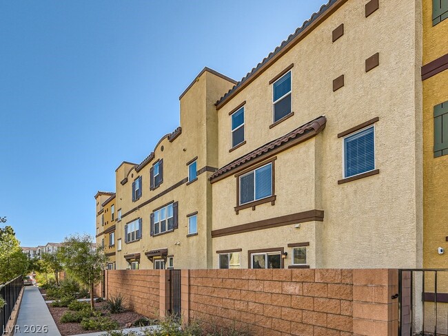 Building Photo - 1525 Spiced Wine Ave