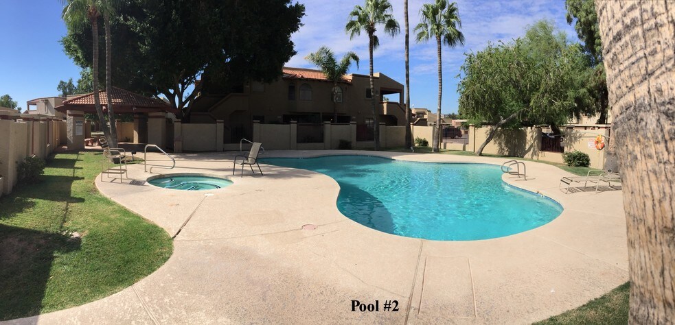 Building Photo - 850 S River Dr